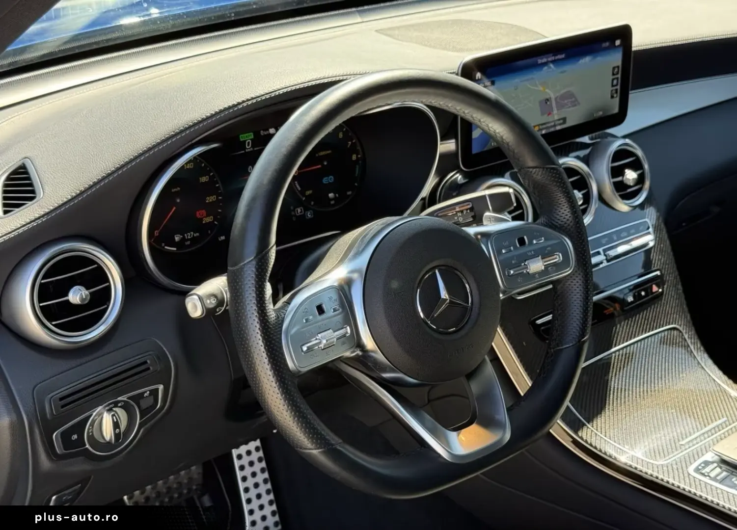 MERCEDES-BENZ GLC 300 e 4MATIC AMG Line Navi Pano.-Dach
