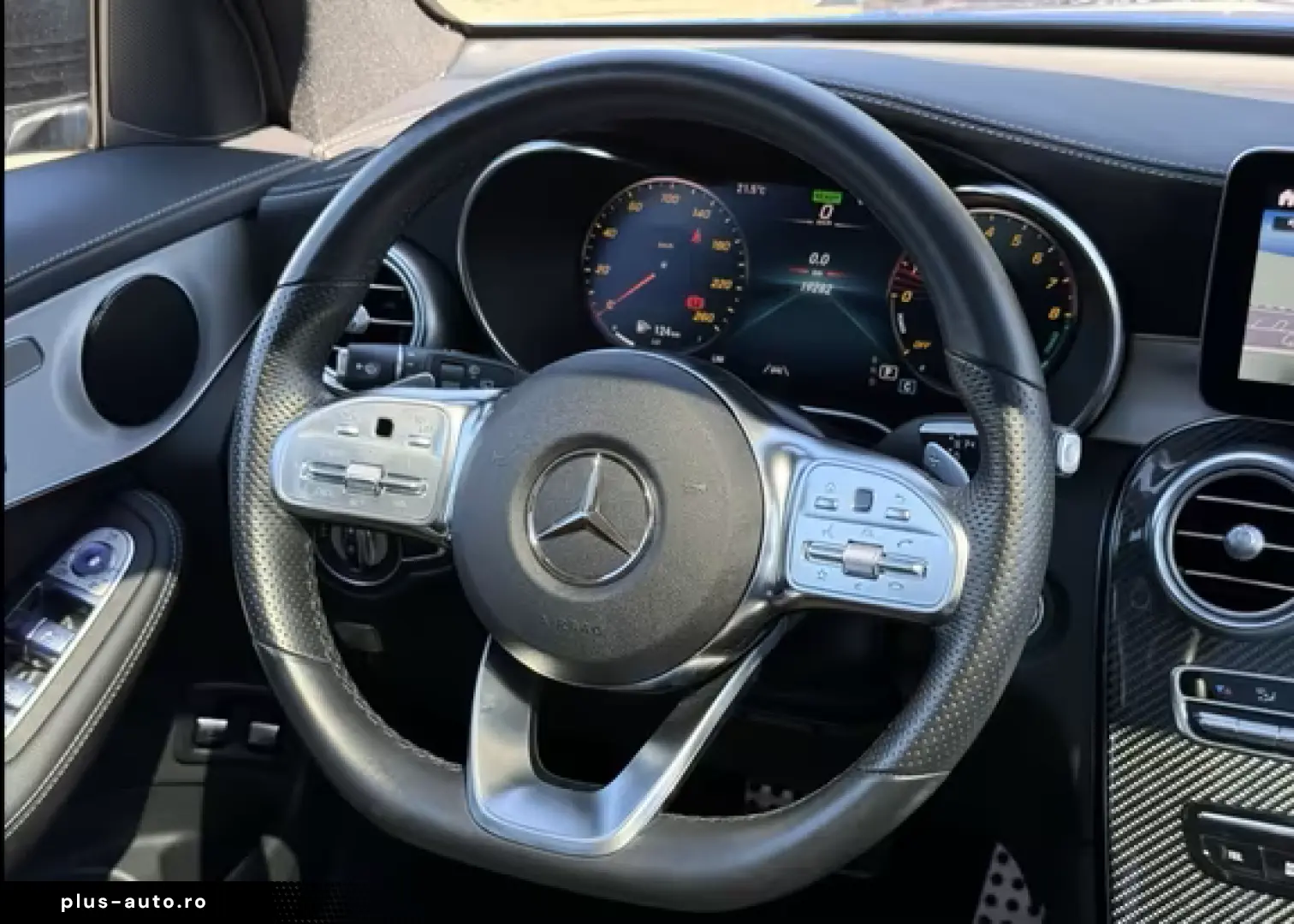 MERCEDES-BENZ GLC 300 e 4MATIC AMG Line Navi Pano.-Dach