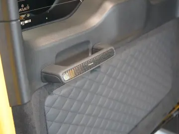MERCEDES-BENZ G 63 AMG  DISTRONIC  Burmester® 3D  AMG Driver