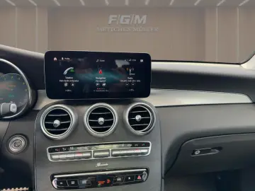 MERCEDES-BENZ GLC 300de 4MATIC AMG-Line Pano 360 Key…