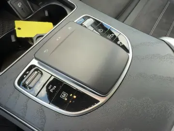 MERCEDES-BENZ GLC 300de 4MATIC AMG-Line Pano 360 Key…