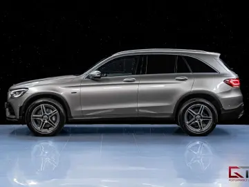 MERCEDES-BENZ GLC 300 de 4M AMG Pano Burm ACC Matrix Cockpit