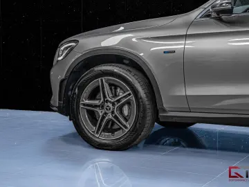 MERCEDES-BENZ GLC 300 de 4M AMG Pano Burm ACC Matrix Cockpit