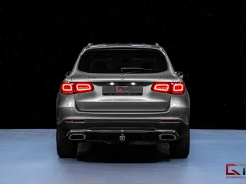 MERCEDES-BENZ GLC 300 de 4M AMG Pano Burm ACC Matrix Cockpit