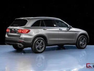 MERCEDES-BENZ GLC 300 de 4M AMG Pano Burm ACC Matrix Cockpit