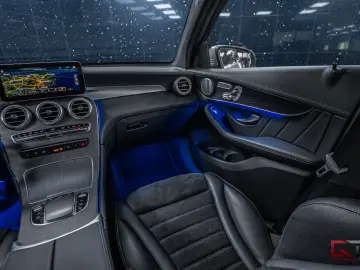 MERCEDES-BENZ GLC 300 de 4M AMG Pano Burm ACC Matrix Cockpit