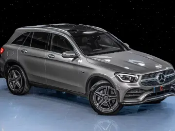MERCEDES-BENZ GLC 300 de 4M AMG Pano Burm ACC Matrix Cockpit