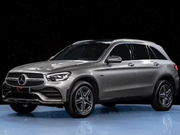 MERCEDES-BENZ GLC 300 de 4M AMG Pano Burm ACC Matrix Cockpit