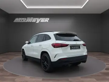 MERCEDES-BENZ GLA 35 AMG 4M NIGHT PANO AHK HUD MEMORY