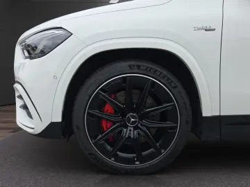 MERCEDES-BENZ GLA 35 AMG 4M NIGHT PANO AHK HUD MEMORY