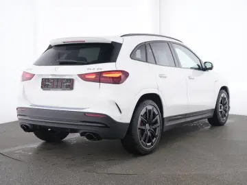 MERCEDES-BENZ GLA 35 AMG 4M NIGHT PANO AHK HUD MEMORY