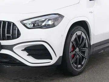 MERCEDES-BENZ GLA 35 AMG 4M NIGHT PANO AHK HUD MEMORY