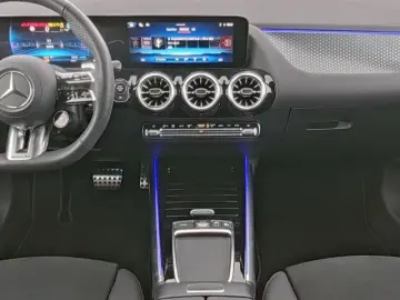 MERCEDES-BENZ GLA 35 AMG 4M NIGHT PANO AHK HUD MEMORY