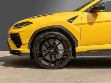 LAMBORGHINI URUS S  AKRAPOVIC VOLLCARBON 23  PANO B&O