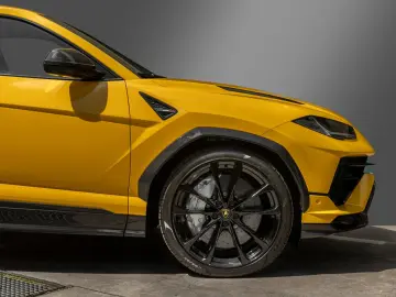 LAMBORGHINI URUS S  AKRAPOVIC VOLLCARBON 23  PANO B&O