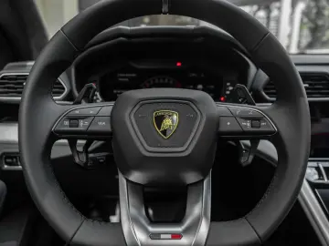LAMBORGHINI URUS S  AKRAPOVIC VOLLCARBON 23  PANO B&O