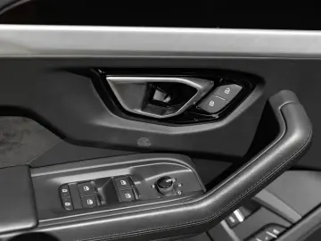 LAMBORGHINI URUS S  AKRAPOVIC VOLLCARBON 23  PANO B&O