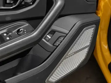 LAMBORGHINI URUS S  AKRAPOVIC VOLLCARBON 23  PANO B&O