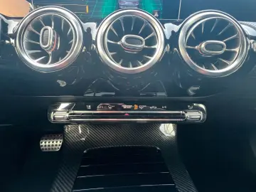 MERCEDES-BENZ CLA 200  AMG Line Night Paket