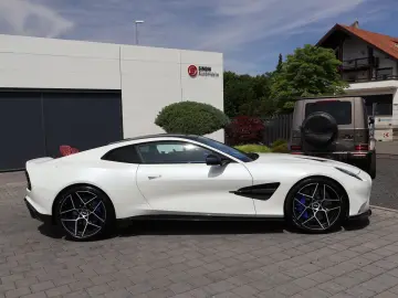 ASTON MARTIN Vanquish V12 by  Q  full CARBON