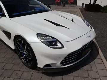 ASTON MARTIN Vanquish V12 by  Q  full CARBON