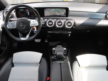 MERCEDES-BENZ CLA 200 AMG LED PDC KAMERA NAVI