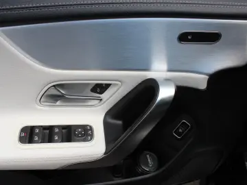 MERCEDES-BENZ CLA 200 AMG LED PDC KAMERA NAVI
