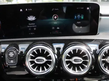 MERCEDES-BENZ CLA 200 AMG LED PDC KAMERA NAVI