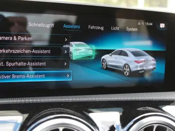 MERCEDES-BENZ CLA 200 AMG LED PDC KAMERA NAVI