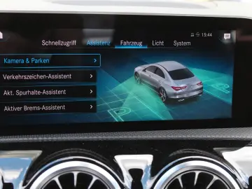 MERCEDES-BENZ CLA 200 AMG LED PDC KAMERA NAVI