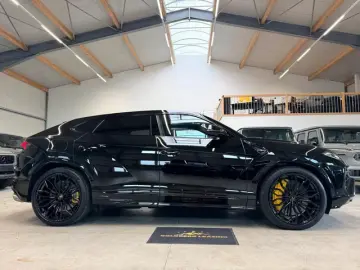 Lamborghini Urus URUS SE B&O 3D AKRAPOVIC