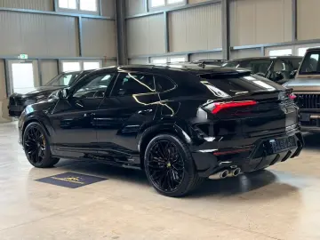 Lamborghini Urus URUS SE B&O 3D AKRAPOVIC