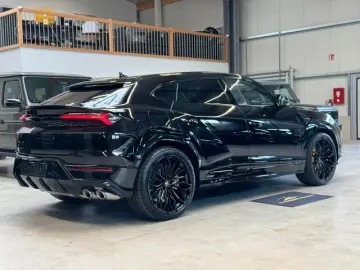 Lamborghini Urus URUS SE B&O 3D AKRAPOVIC