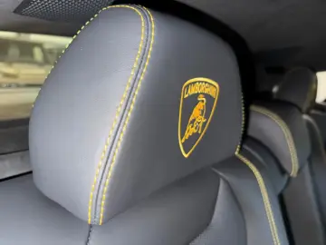 Lamborghini Urus URUS SE B&O 3D AKRAPOVIC