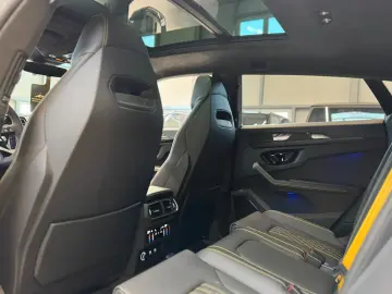 Lamborghini Urus URUS SE B&O 3D AKRAPOVIC
