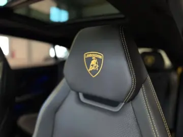 Lamborghini Urus URUS SE B&O 3D AKRAPOVIC