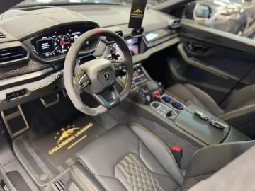 Lamborghini Urus URUS SE B&O 3D AKRAPOVIC