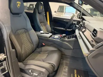 Lamborghini Urus URUS SE B&O 3D AKRAPOVIC