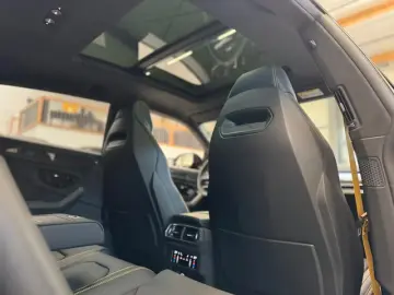 Lamborghini Urus URUS SE B&O 3D AKRAPOVIC