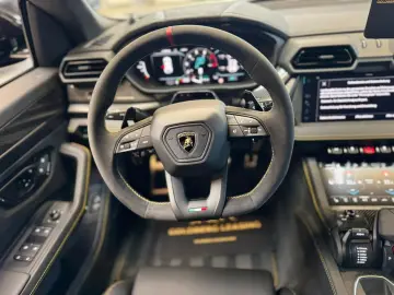 Lamborghini Urus URUS SE B&O 3D AKRAPOVIC