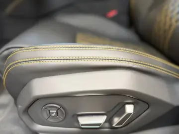 Lamborghini Urus URUS SE B&O 3D AKRAPOVIC