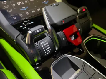 Lamborghini Urus URUS SE MASSAGE HEADUP B&O