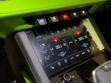 Lamborghini Urus URUS SE MASSAGE HEADUP B&O