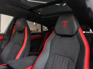 Lamborghini Urus 4.0 V8 PHEV SE