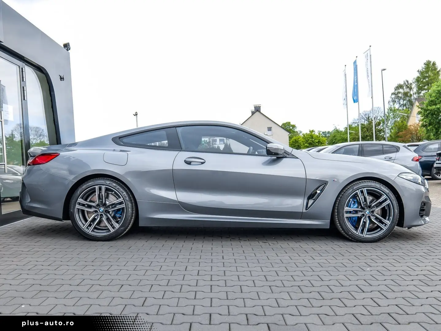 BMW 8 Series 2025 — imagine 9