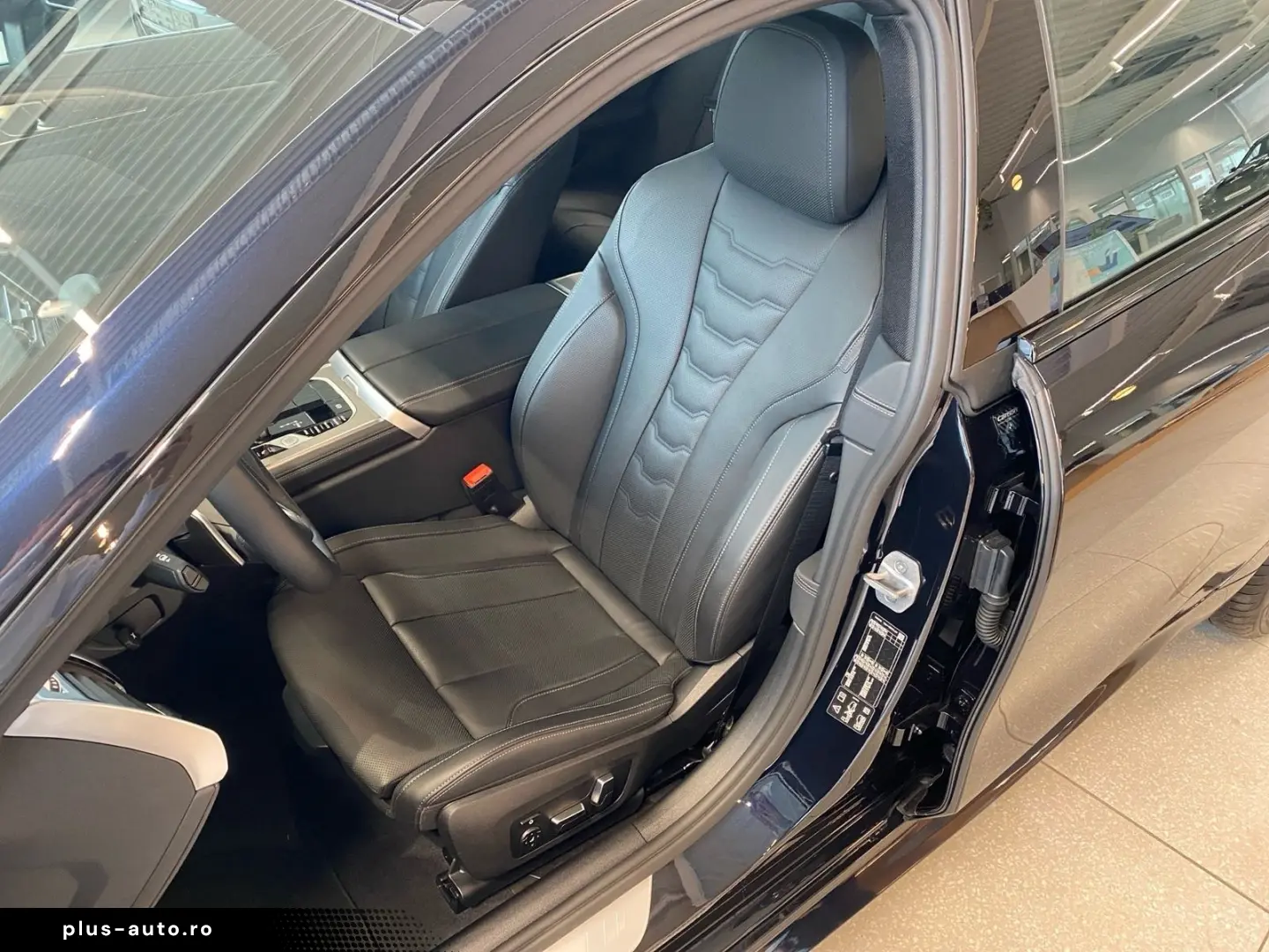 BMW 8 Series 2025 — imagine 9