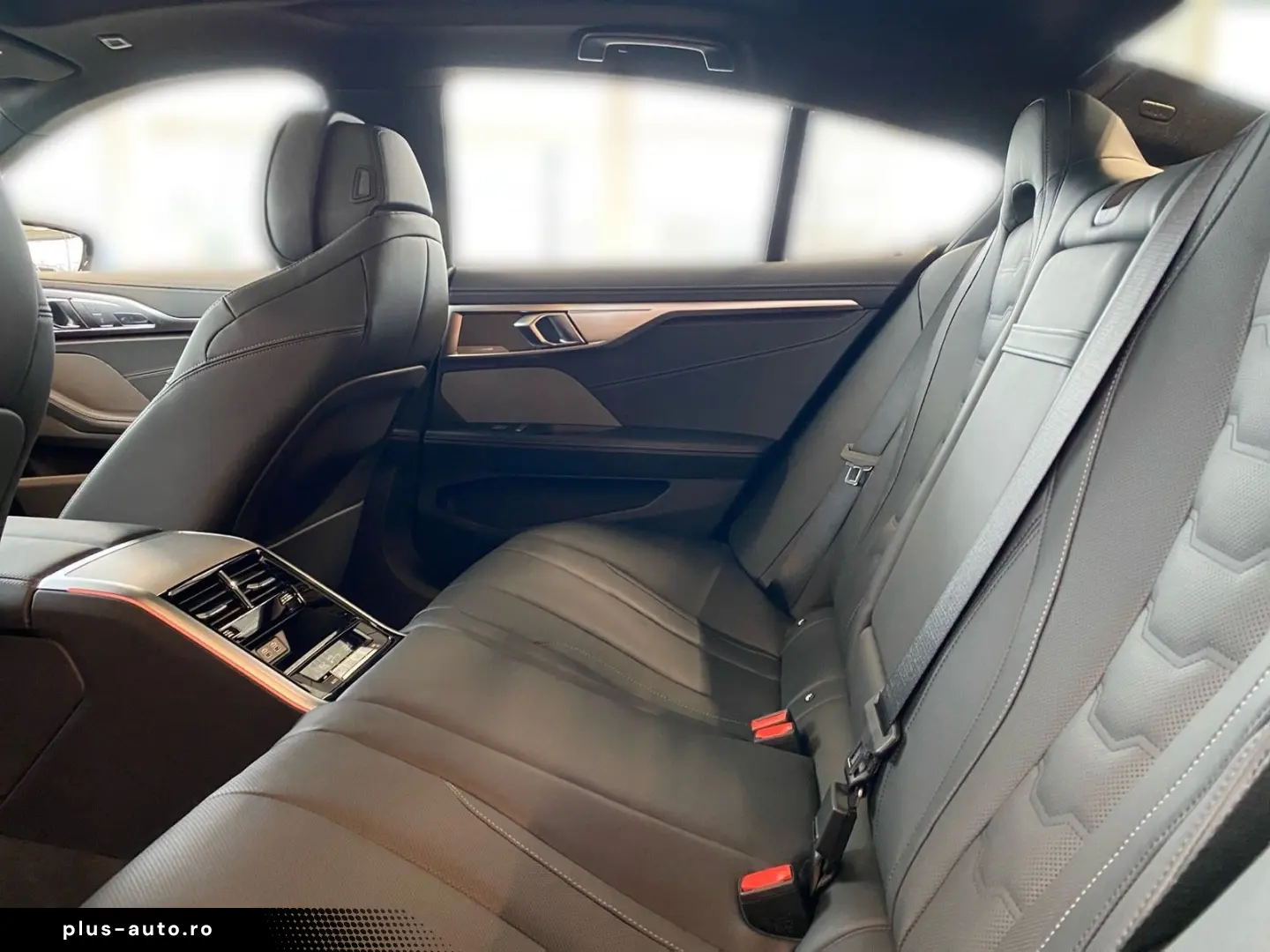 BMW 8 Series 2025 — imagine 10