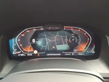 BMW 840d xDrive Coupe M SPORT PRO Driving Assistant