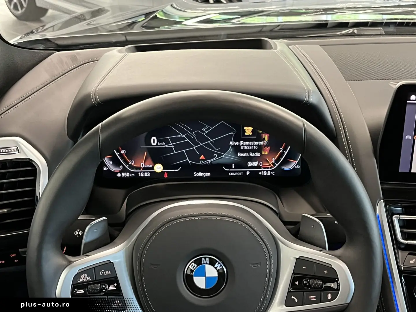 BMW 8 Series 2025 — imagine 9