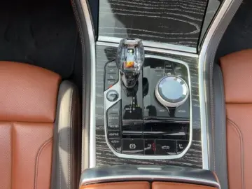 BMW 840 i xDrive Cabrio M-Sport Integrallenkung SHZ